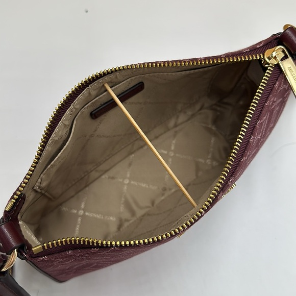 MICHAEL KORS Jet Set Travel Small Logo Jacquard Crossbody With Tech Attach
NWT - Picture 13 of 16